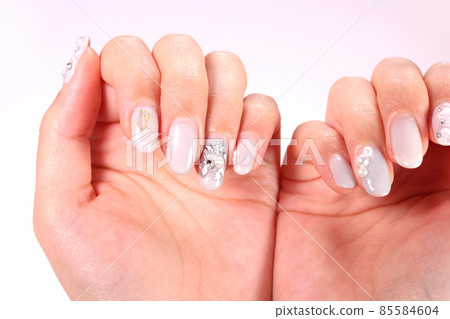 Female hand nail art Female hand nail art 85584604