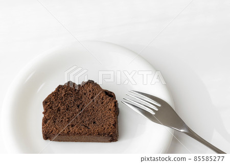 Chocolate pound cake served on a plate. Valentine's day image. 85585277
