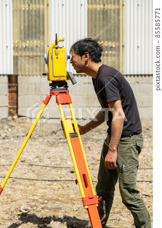 Land and house surveyor doing survey 85585771