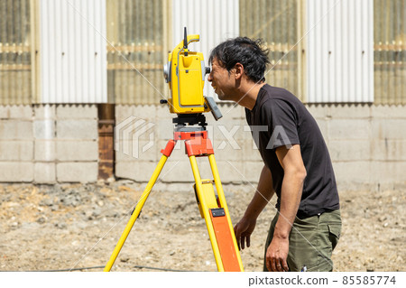 Land and house surveyor doing survey 85585774