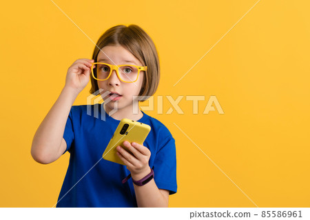 Child with Smartphone in Studio 85586961