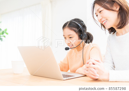 Parent-child correspondence learning to study on PC Parent-child correspondence learning to study on PC 85587298
