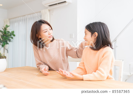 Smile parent and child Smile parent and child 85587365