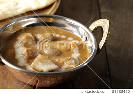 熱馬薩曼咖哩和馕餅，配以雞肉和花生等多種食材 85588450