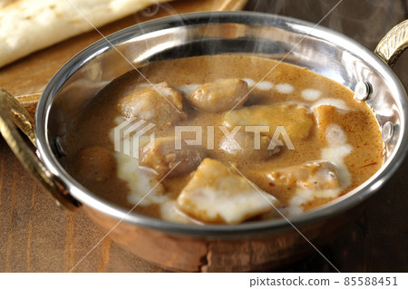 熱馬薩曼咖哩和馕餅，配以雞肉和花生等多種食材 85588451