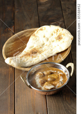 Hot massaman curry and naan with lots of ingredients such as chicken and peanuts Hot massaman curry and naan with lots of ingredients such as chicken and peanuts 85588452