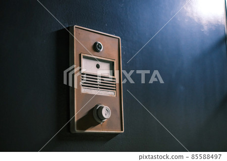 Old-fashioned intercom 06 85588497