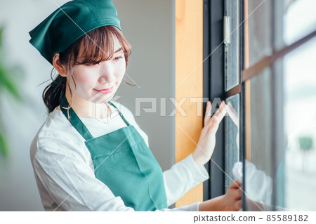 女清潔工（擦窗） 85589182