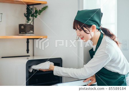 打掃房子的女性（範圍） 85589184