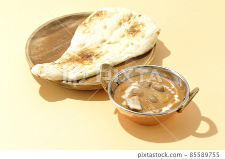 Hot massaman curry and naan with lots of ingredients such as chicken and peanuts Hot massaman curry and naan with lots of ingredients such as chicken and peanuts 85589755