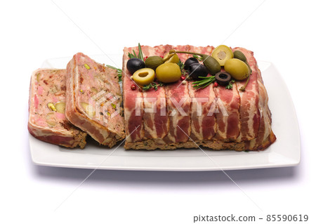 Traditional French terrine covered with bacon isolated on white background 85590619