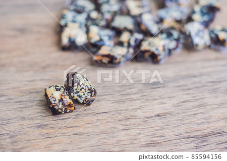 Traditional Vietnamese sweets with sesame and peanuts Traditional Vietnamese sweets with sesame and peanuts 85594156
