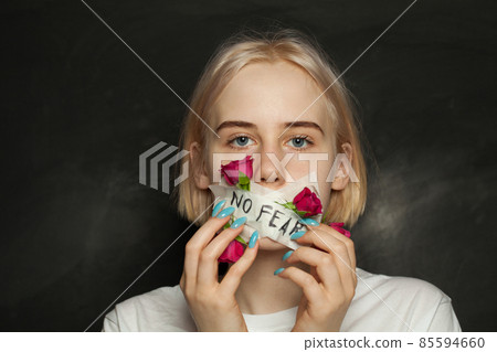 No fear. Young girl is not afraid to speak 85594660