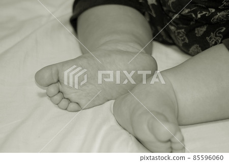 Baby's foot 85596060