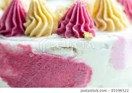 Vegan ginger cake filled with rhubarb and ginger jam with a rhubarb flavour frosting. Covered in rhubarb flavour frostings, candied ginger pieces and freeze dried rhubarb pieces 85596522