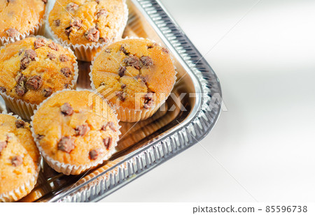 Delicious vanilla muffin cupcakes with chocolate chip, freshly baked mini pastries Delicious vanilla muffin cupcakes with chocolate chip, freshly baked mini pastries 85596738