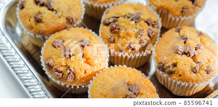 Delicious vanilla muffin cupcakes with chocolate chip, freshly baked mini pastries 85596741