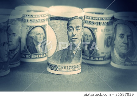 10,000 yen bill and dollar bill 10,000 yen bill and dollar bill 85597039