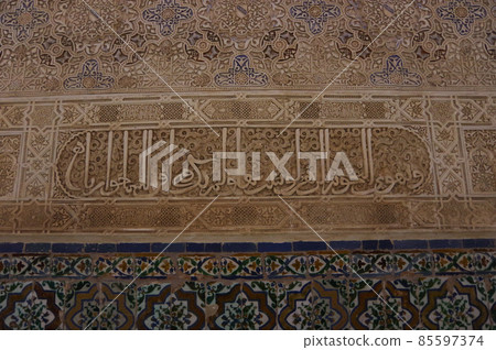 Wall decoration of the Alhambra 85597374
