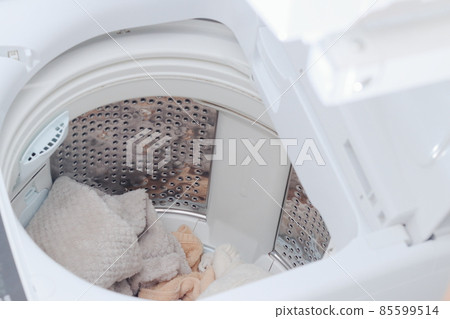 Laundry in the washing machine 85599514