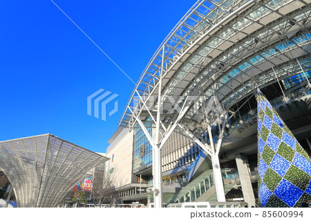 【福岡縣】晴空下的JR博多站 85600994