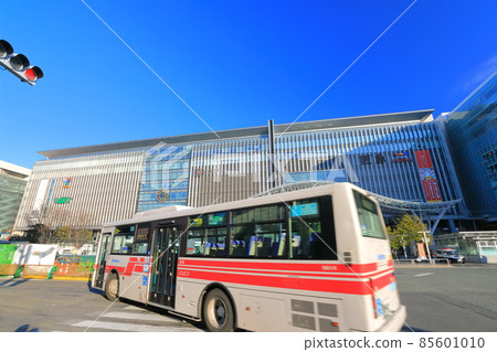 [Fukuoka Prefecture] JR Hakata Station under clear skies 85601010