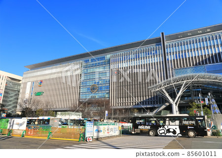 [Fukuoka Prefecture] JR Hakata Station under clear skies 85601011