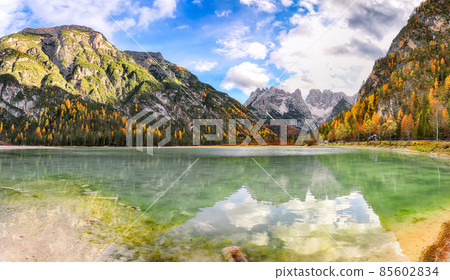 Awesome scenery of  alpine lake Landro at autumn. 85602834