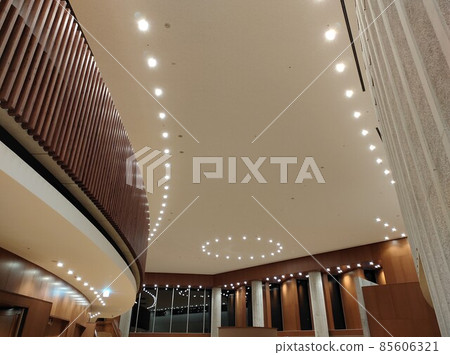 View the ceiling from the 1st floor to the 2nd floor of the concert hall. Increased muffling effect 85606321