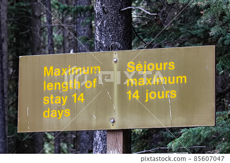 Maximum length of stay 14 days sign Maximum length of stay 14 days sign 85607047