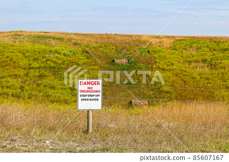 Danger no trespassing steep drop-off open water sign 85607167