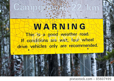 Warning about a rough road to campsite 85607499