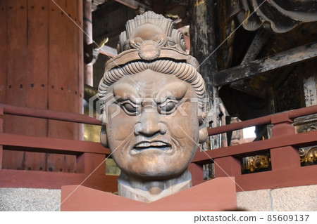 東大寺大佛殿周長天像正面照 85609137