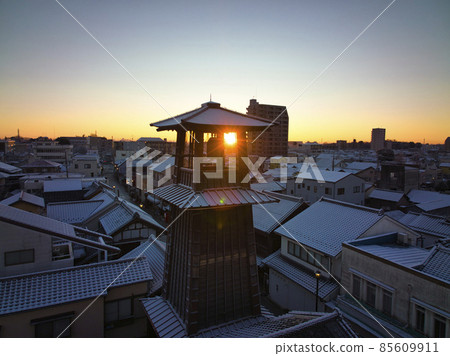 Koedo Kawagoe "Toki no Kane" dyed in the morning sun Kawagoe City, Saitama Prefecture (aerial view by drone) 85609911