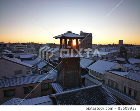 Koedo Kawagoe "Toki no Kane" dyed in the morning sun Kawagoe City, Saitama Prefecture (aerial view by drone) 85609912