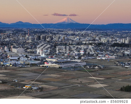 A magnificent view of Mt. Fuji and Kawagoe dyed at the first sunrise of the year Kawagoe City, Saitama Prefecture (aerial view by drone) A magnificent view of Mt. Fuji and Kawagoe dyed at the first sunrise of the year Kawagoe City, Saitama Prefecture (aerial view by drone) 85609928