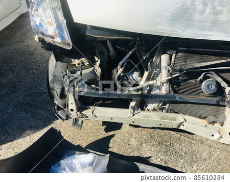 Accident car wrecker crane wreck collision bumper light car crash scrapped car 85610284