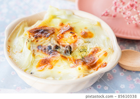 Seasonal vegetables, spring cabbage gratin Seasonal vegetables, spring cabbage gratin 85610338