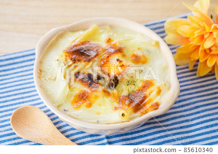 Seasonal vegetables, spring cabbage gratin Seasonal vegetables, spring cabbage gratin 85610340
