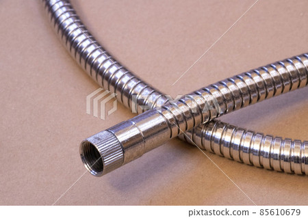 日本淋浴軟管零件，金屬軟管嘴朝左 85610679