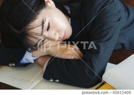 School girls lying on the desk 85611409