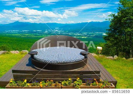 Kiyosato Terrace, Yamanashi Prefecture Sofa at the shooting spot on the mountaintop 85611650