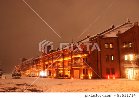 Yokohama Red Brick Warehouse on a snowy night Yokohama Red Brick Warehouse on a snowy night 85611714
