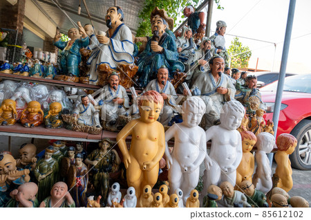 Unique pottery sold at the market in Bat Trang village 85612102