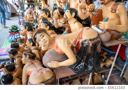 Unique pottery sold at the market in Bat Trang village 85612103