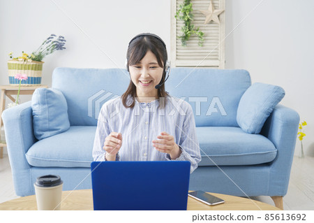 女性可視電話客廳 85613692