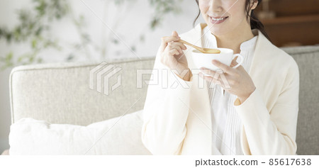女性飲食生活方式 85617638