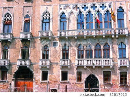 Beautiful view from Grand Canal on colorful facades 85617913