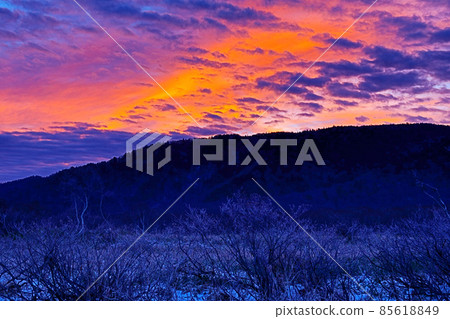 Snowy Ozegahara and sunrise sky Snowy Ozegahara and sunrise sky 85618849