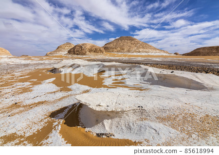 Chalk rocks in the White Desert at sunset. Egypt, Baharia 85618994